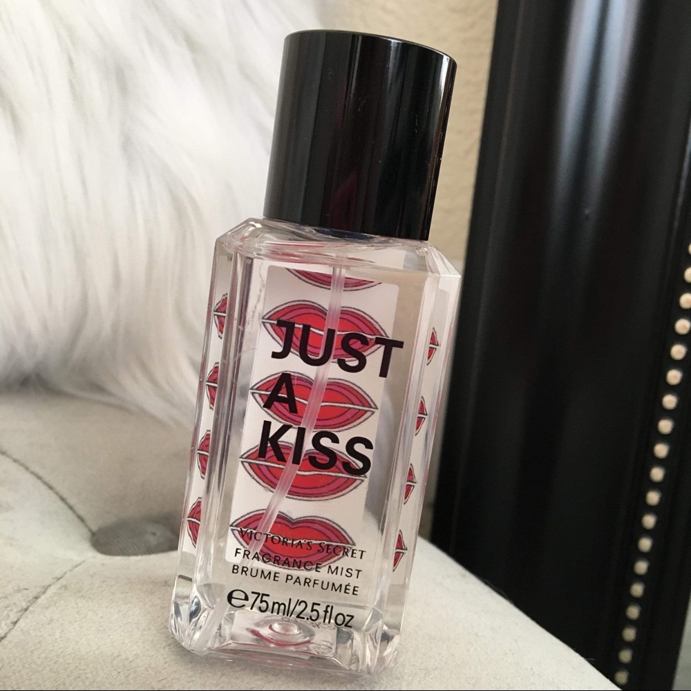 NWT JUST A KISS Victoria Secret Fragrance Mist